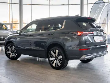 Mitsubishi Outlander PHEV 2.4L 4WD AT Instyle Ultimate