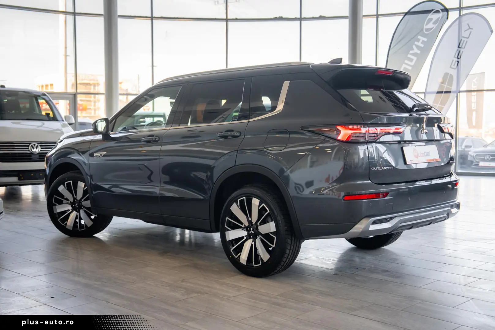 Mitsubishi Outlander PHEV 2.4L 4WD AT Instyle Ultimate