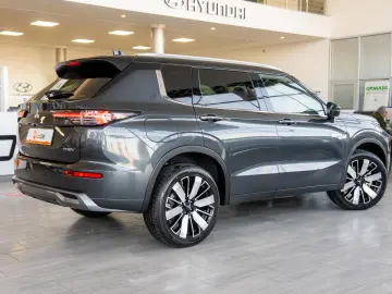 Mitsubishi Outlander PHEV 2.4L 4WD AT Instyle Ultimate