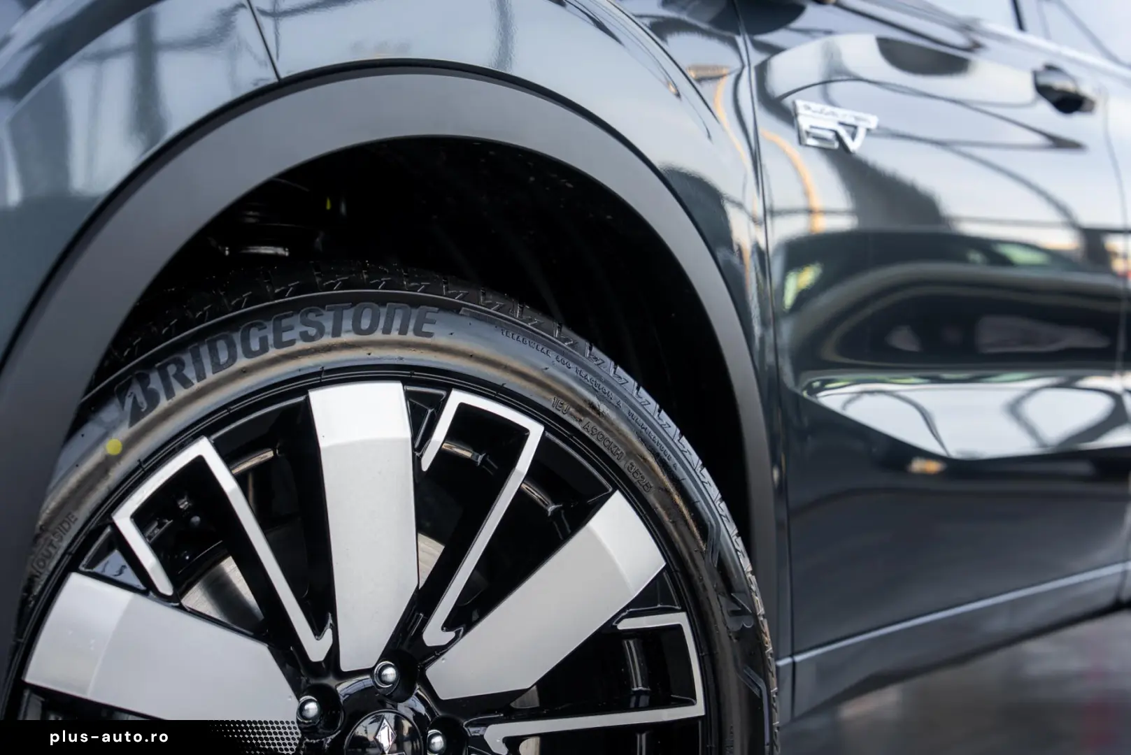 Mitsubishi Outlander PHEV 2.4L 4WD AT Instyle Ultimate