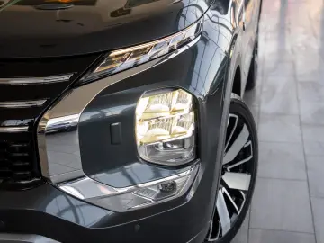 Mitsubishi Outlander PHEV 2.4L 4WD AT Instyle Ultimate