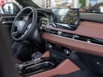 Mitsubishi Outlander PHEV 2.4L 4WD AT Instyle Ultimate