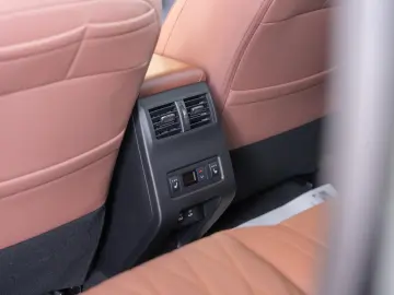 Mitsubishi Outlander PHEV 2.4L 4WD AT Instyle Ultimate