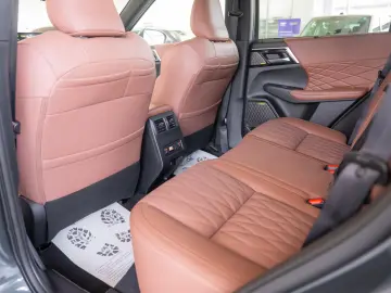 Mitsubishi Outlander PHEV 2.4L 4WD AT Instyle Ultimate