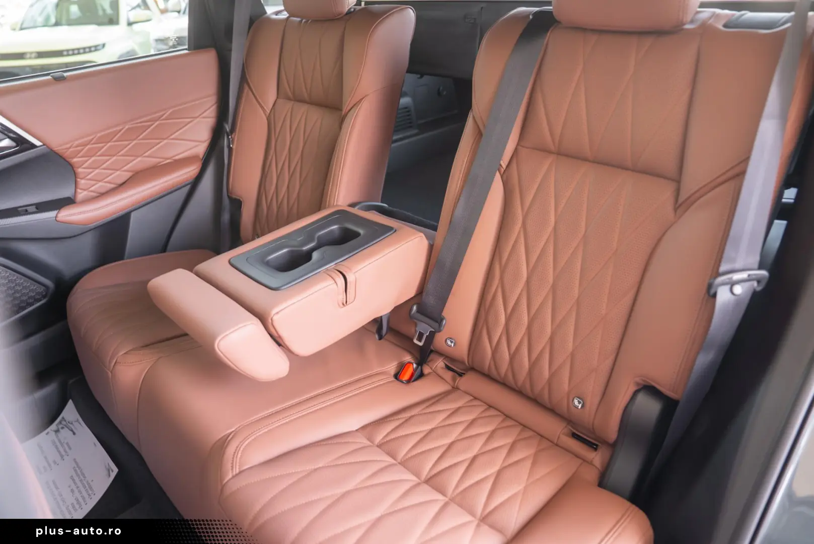 Mitsubishi Outlander PHEV 2.4L 4WD AT Instyle Ultimate