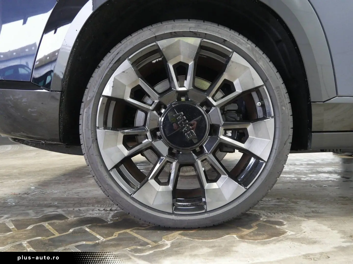 BMW XM 50e Macaoblau Invidual 23  B&W