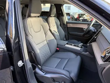 VOLVO XC90 T8 Plus Bright AWD FourC AHK PANO 360  Face