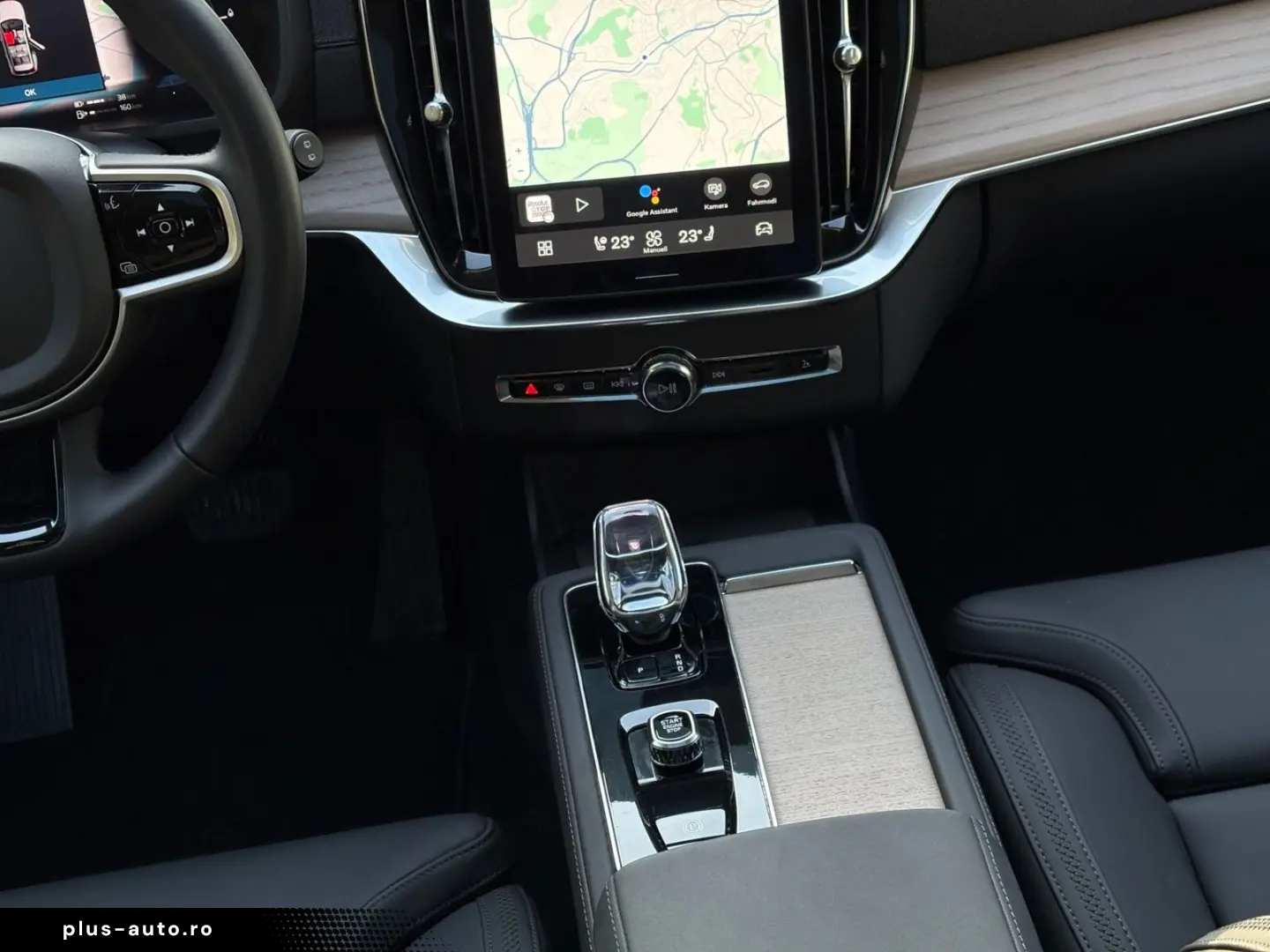 VOLVO XC90 T8 Plus Bright AWD FourC AHK PANO 360  Face