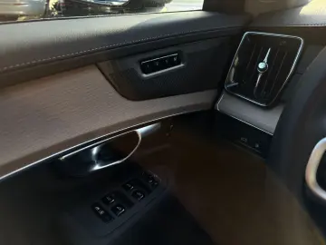 VOLVO XC90 T8 Plus Bright AWD FourC AHK PANO 360  Face
