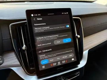 VOLVO XC90 T8 Plus Bright AWD FourC AHK PANO 360  Face