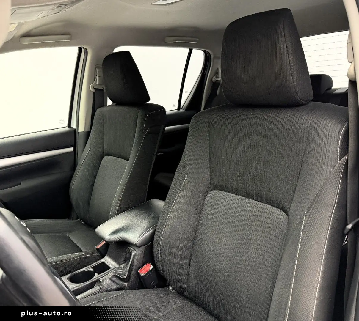 TOYOTA Hilux 2.8 D-4D 4x4  RFK SHZ AHK