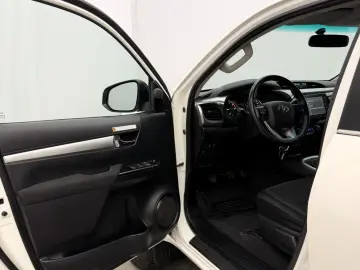 TOYOTA Hilux 2.8 D-4D 4x4  RFK SHZ AHK
