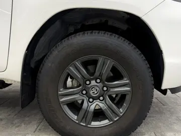 TOYOTA Hilux 2.8 D-4D 4x4  RFK SHZ AHK