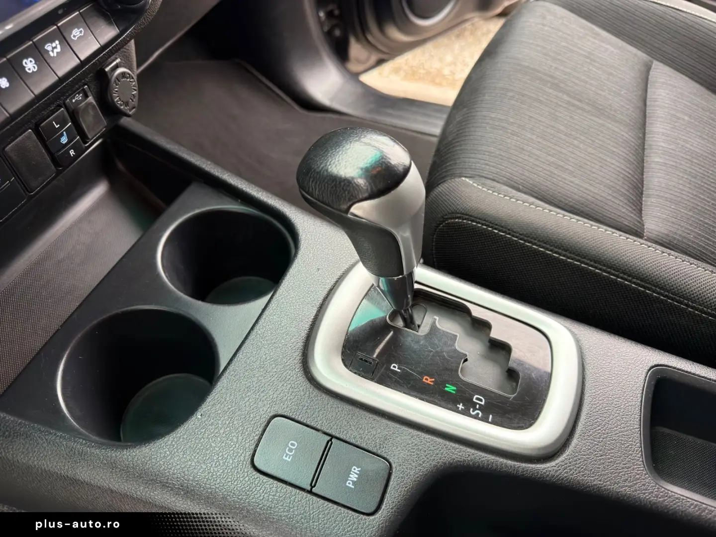 TOYOTA Hilux Double Cab Comfort 4x4 Navi Kamera AHK