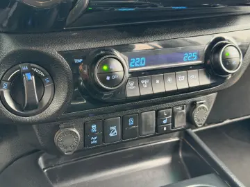 TOYOTA Hilux Double Cab Comfort 4x4 Navi Kamera AHK