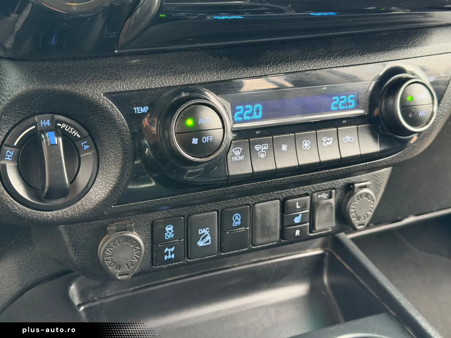 TOYOTA Hilux Double Cab Comfort 4x4 Navi Kamera AHK