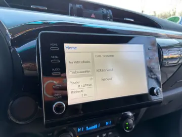 TOYOTA Hilux Double Cab Comfort 4x4 Navi Kamera AHK