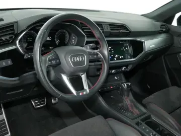 AUDI Q3 45 TFSI e S Line Int Pano Navi Leder Matrix