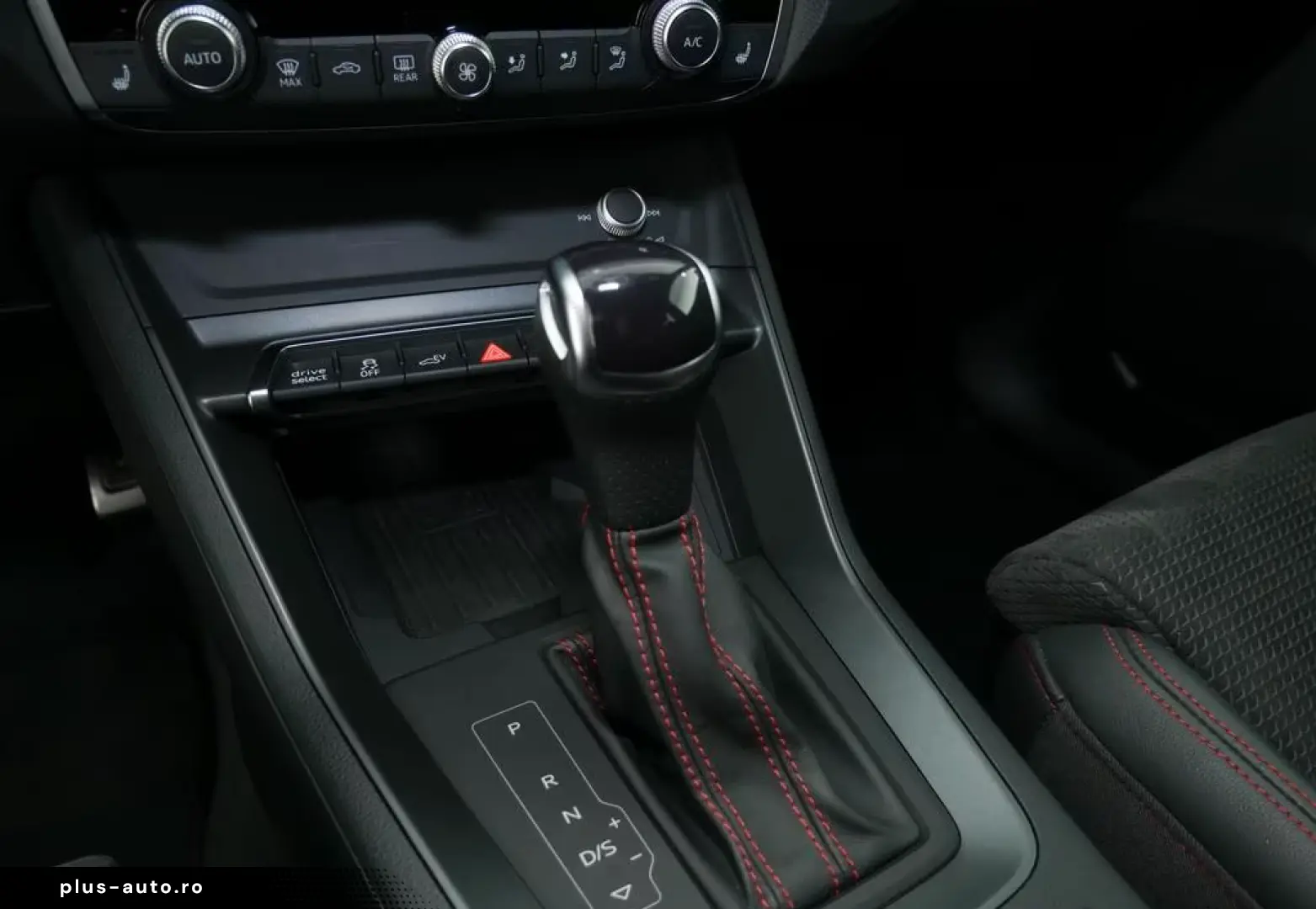 AUDI Q3 45 TFSI e S Line Int Pano Navi Leder Matrix