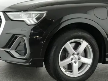 AUDI Q3 45 TFSI e S Line Int Pano Navi Leder Matrix