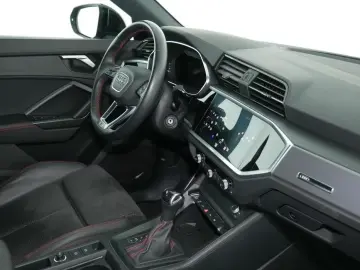 AUDI Q3 45 TFSI e S Line Int Pano Navi Leder Matrix