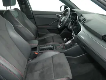 AUDI Q3 45 TFSI e S Line Int Pano Navi Leder Matrix
