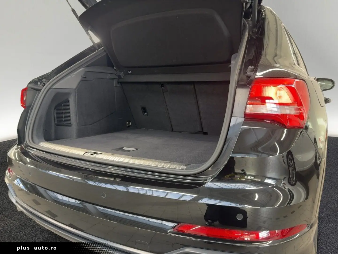 AUDI Q3 S line 45 TFSI e S tronic Business Paket 19-Z