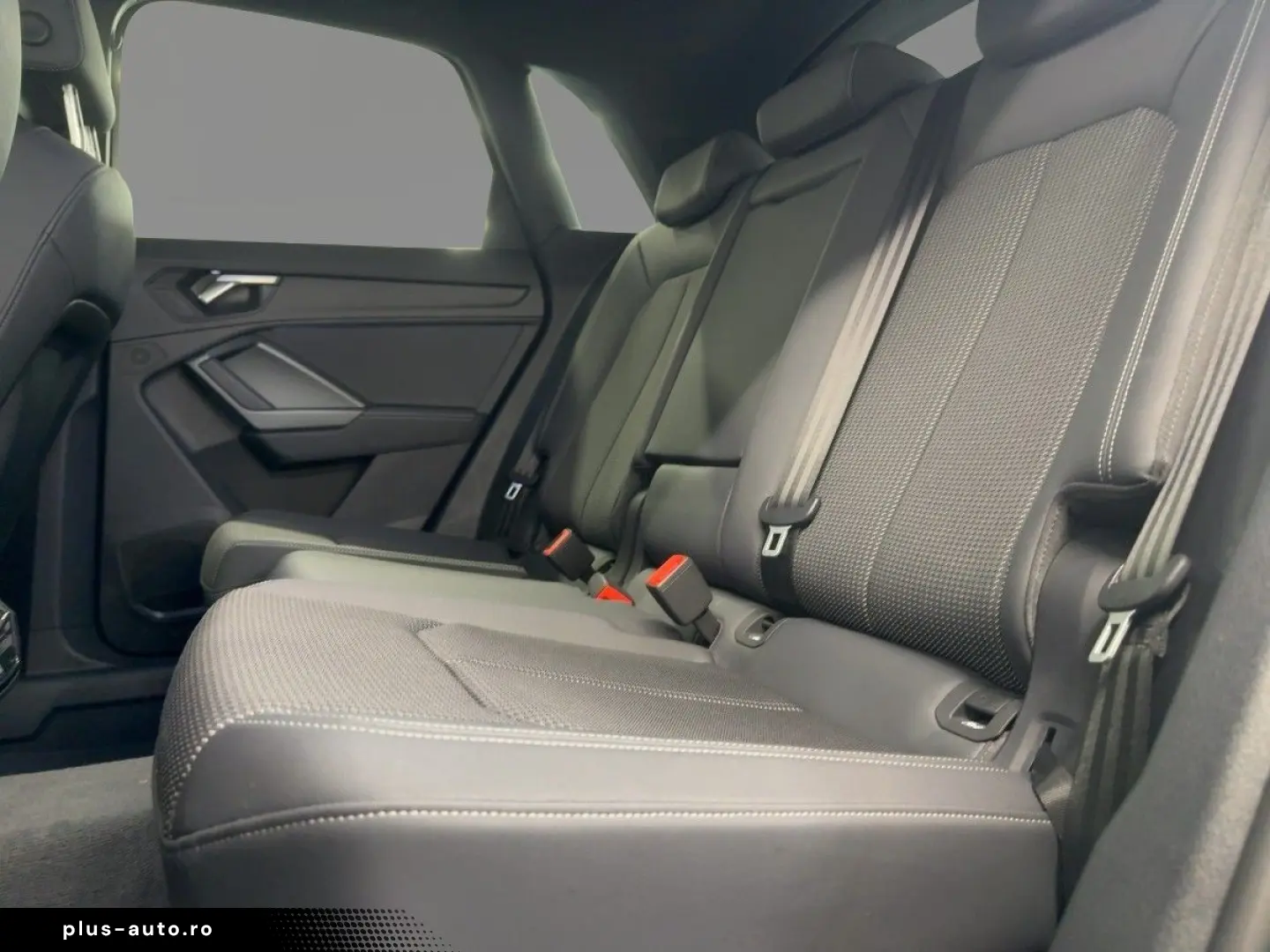 AUDI Q3 S line 45 TFSI e S tronic Business Paket 19-Z