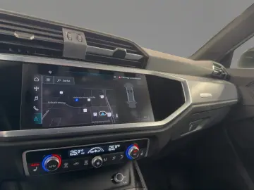 AUDI Q3 S line 45 TFSI e S tronic Business Paket 19-Z