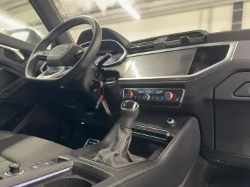 AUDI Q3 S line 45 TFSI e S tronic Business Paket 19-Z