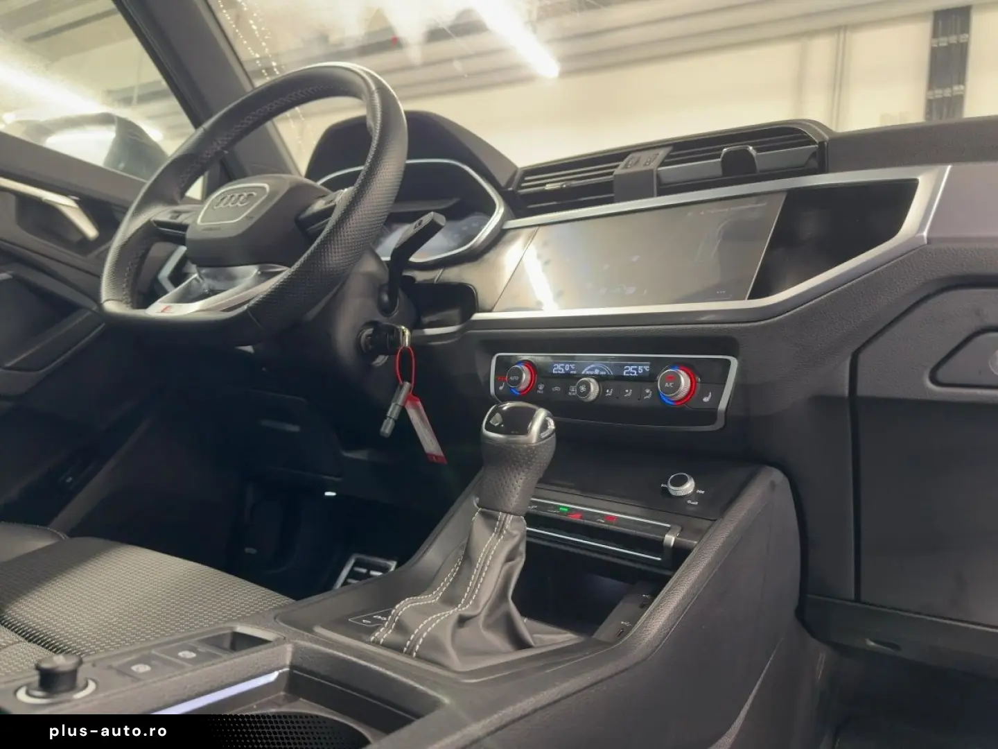 AUDI Q3 S line 45 TFSI e S tronic Business Paket 19-Z