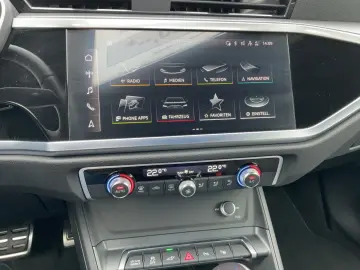 AUDI Q3 S line 45 TFSIe S tronic  AHK CarPlay LED