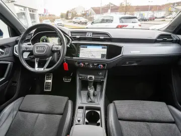 AUDI Q3 S line 45TFSI e Stronic LED Navi RFK SHZ
