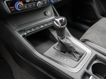 AUDI Q3 S line 45TFSI e Stronic LED Navi RFK SHZ