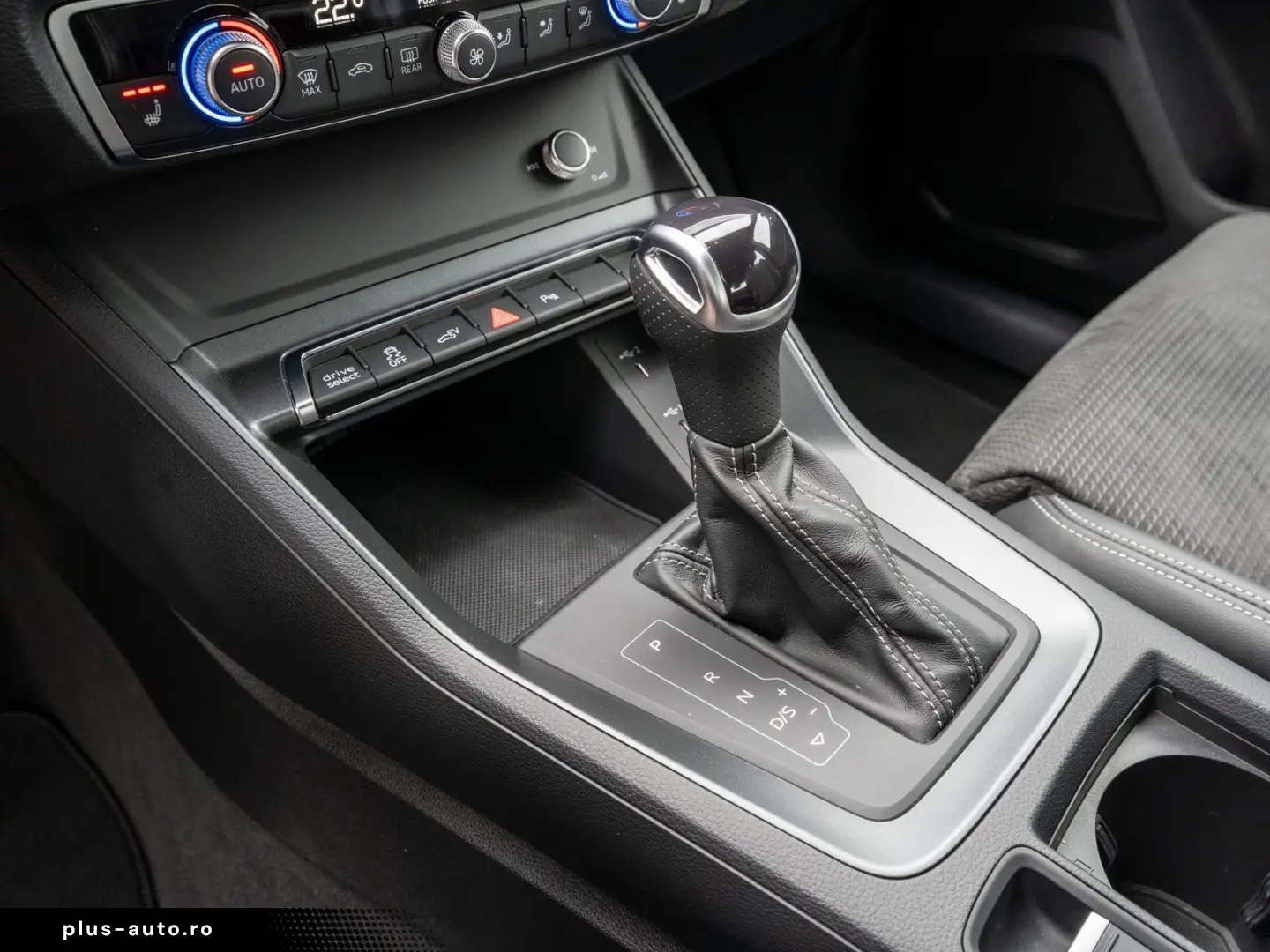 AUDI Q3 S line 45TFSI e Stronic LED Navi RFK SHZ