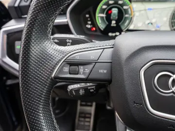 AUDI Q3 S line 45TFSI e Stronic LED Navi RFK SHZ