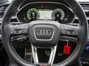 AUDI Q3 S line 45TFSI e Stronic LED Navi RFK SHZ
