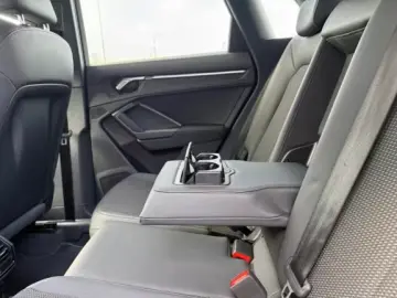 AUDI Q3 45 TFSI e S line MMI PDC AMIENTE 19 ZOLL