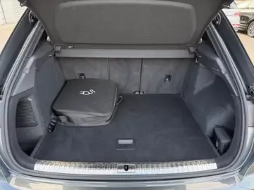 AUDI Q3 45 TFSI e S line MMI PDC AMIENTE 19 ZOLL