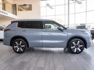 Mitsubishi Outlander Outlander PHEV 2.4L 4WD AT Instyle