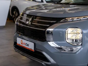 Mitsubishi Outlander Outlander PHEV 2.4L 4WD AT Instyle