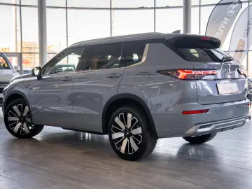 Mitsubishi Outlander Outlander PHEV 2.4L 4WD AT Instyle