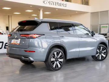 Mitsubishi Outlander Outlander PHEV 2.4L 4WD AT Instyle