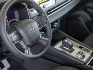 Mitsubishi Outlander Outlander PHEV 2.4L 4WD AT Instyle