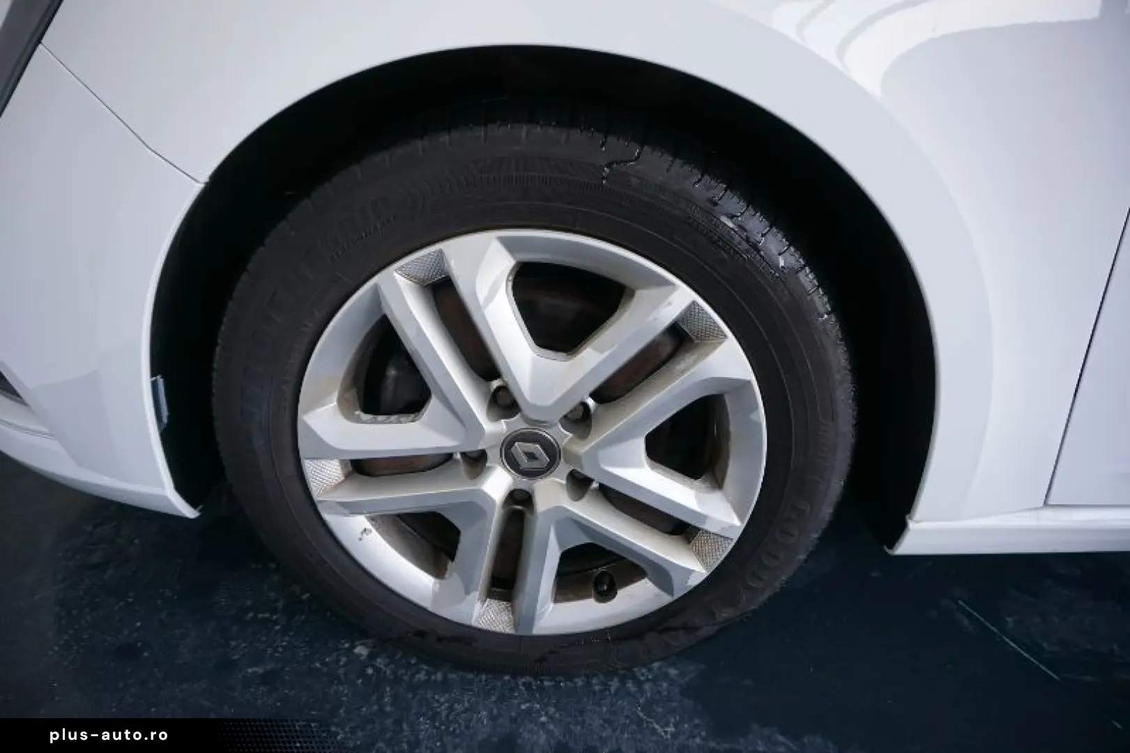 RENAULT MEGANE 1.3 TCe 140CP Zen EDC