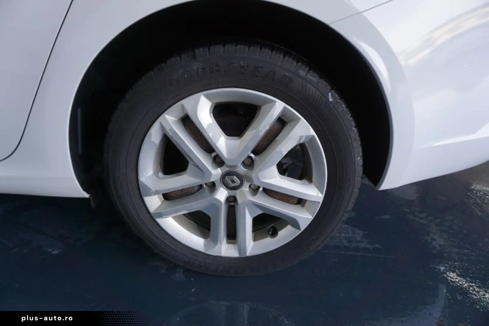 RENAULT MEGANE 1.3 TCe 140CP Zen EDC