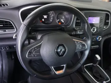 RENAULT MEGANE 1.3 TCe 140CP Zen EDC