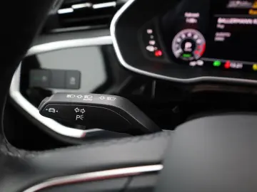AUDI Q3 45 TFSI e S-Line LED Navi AHK Virtual Cockpit