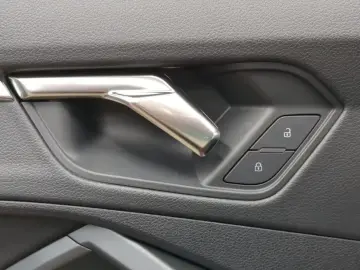 AUDI Q3 45 TFSI e S-Line Navi LED Pano Rückfahrkamera