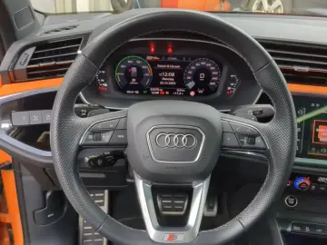 AUDI Q3 45 TFSI e S-Line Navi LED Pano Rückfahrkamera
